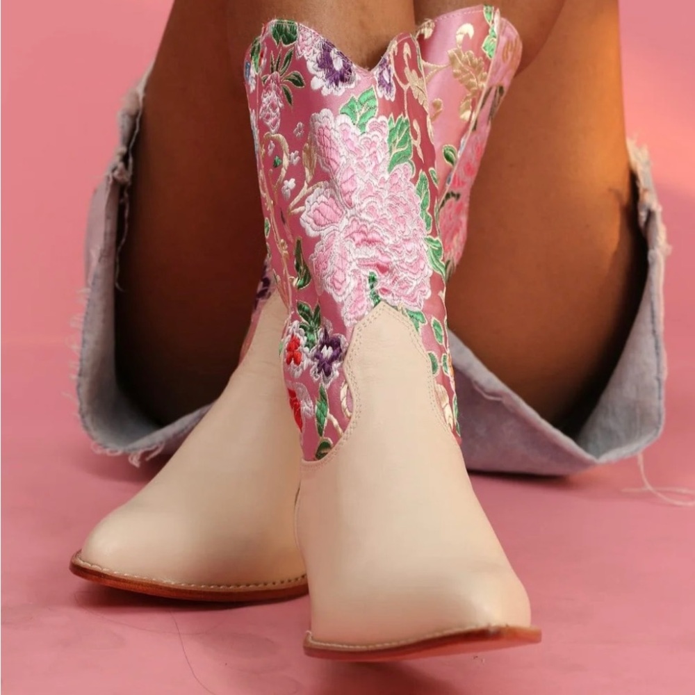 MOMO New York Boots BRAND NEW NEVER WORN
